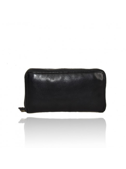 Woman washed leather wallet... 2