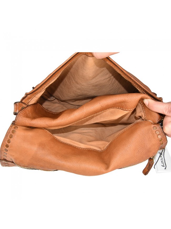 Borsa a tracolla e pochette in pelle...