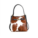Borsa a mano in pelle e pelliccia cavallino con tracolla - YF48853